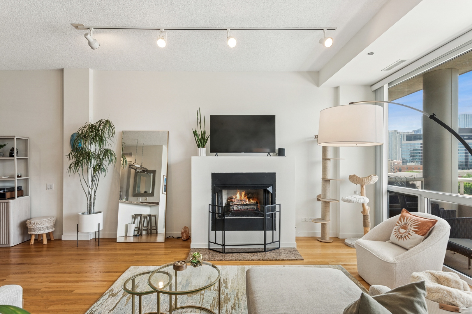 950 W Erie Street Unit: 702