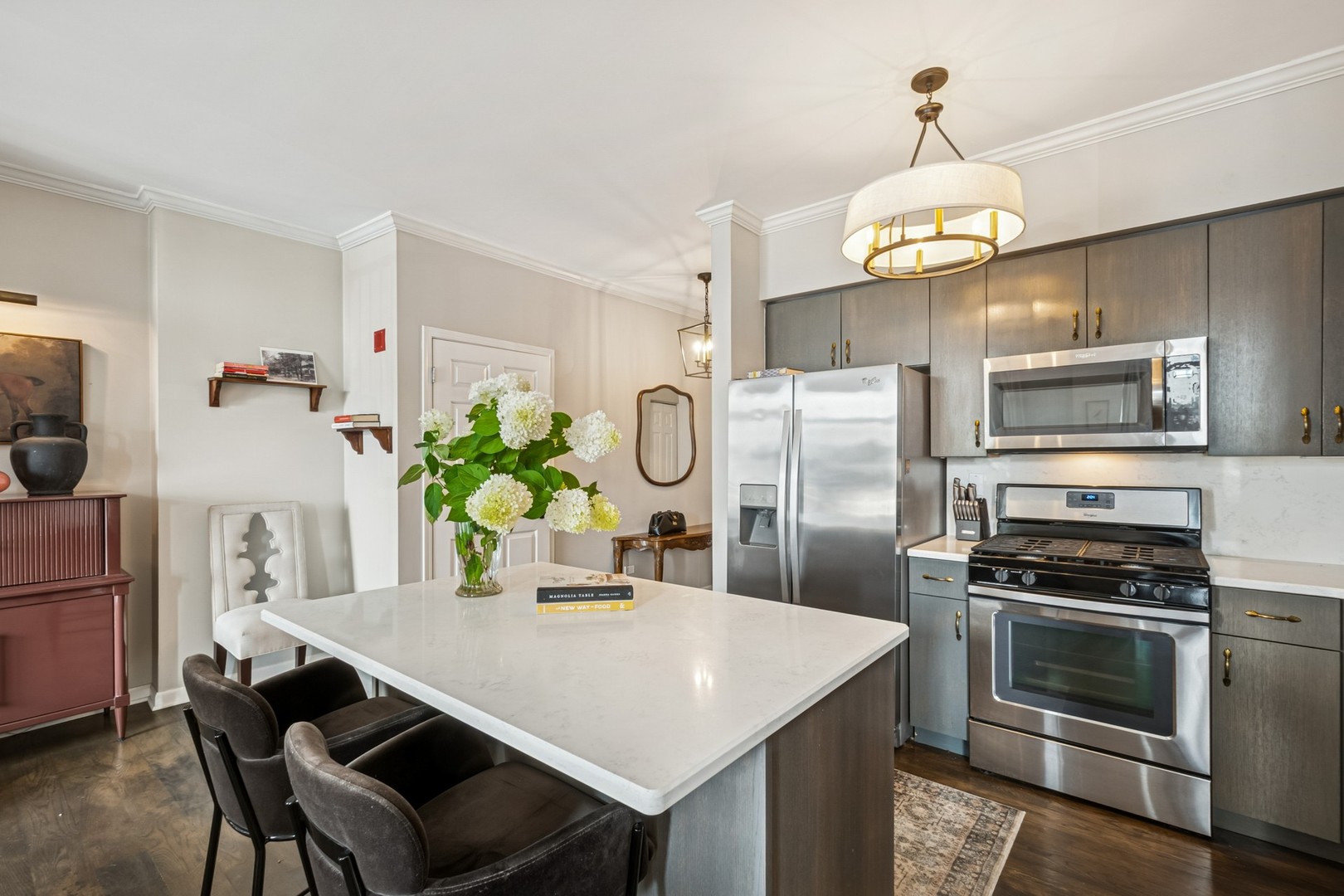 1122 N Dearborn Street Unit: 8E