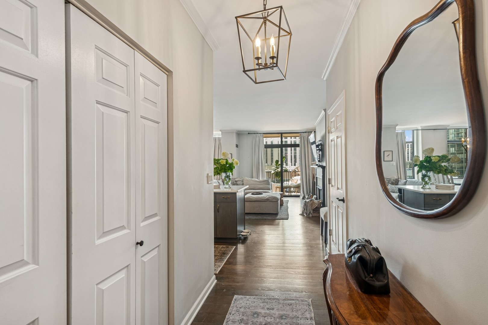 1122 N Dearborn Street Unit: 8E