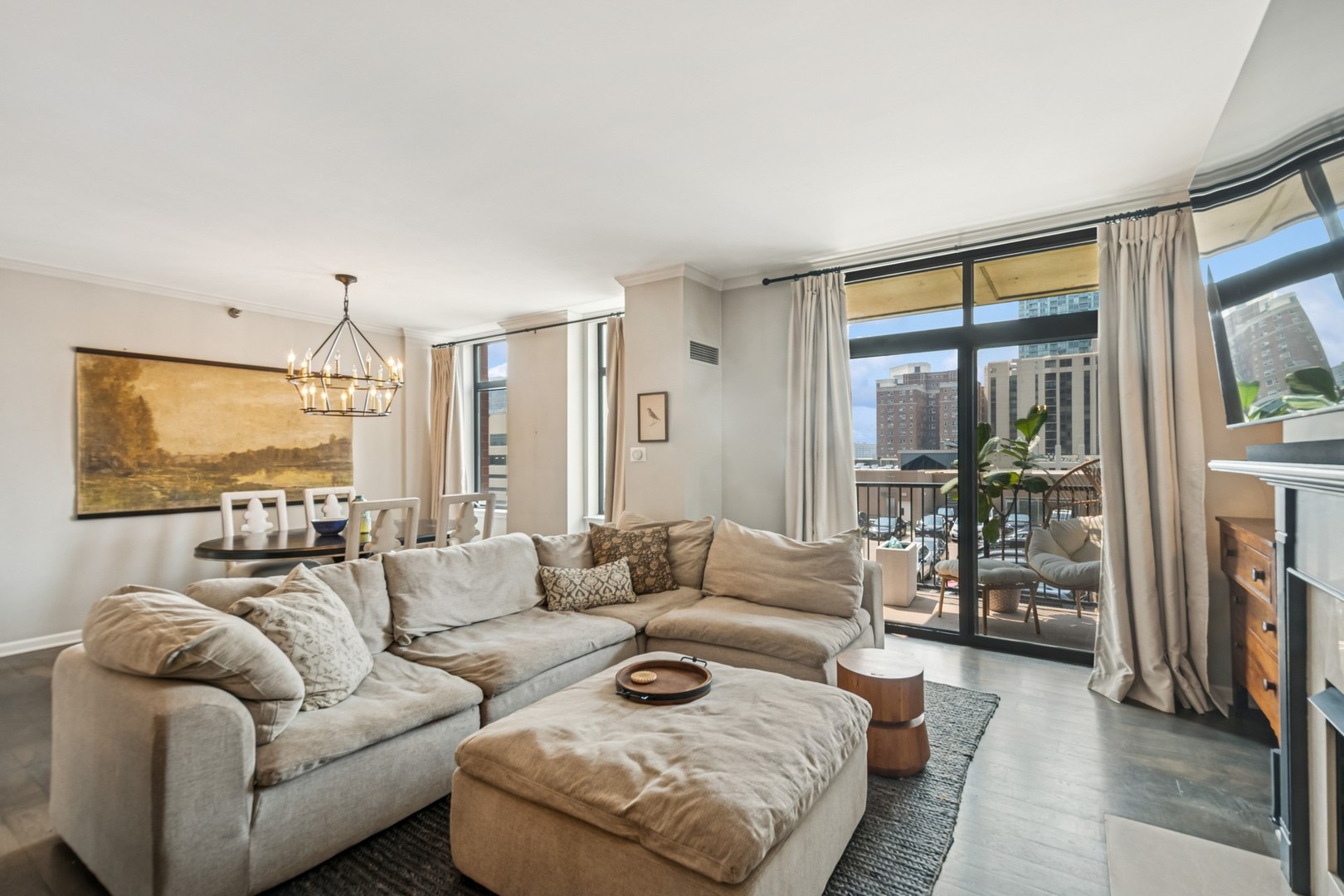 1122 N Dearborn Street Unit: 8E