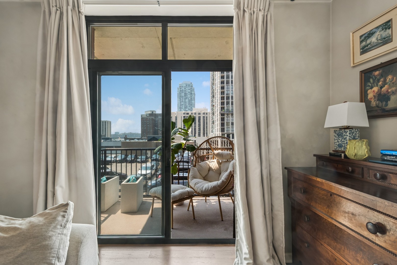 1122 N Dearborn Street Unit: 8E