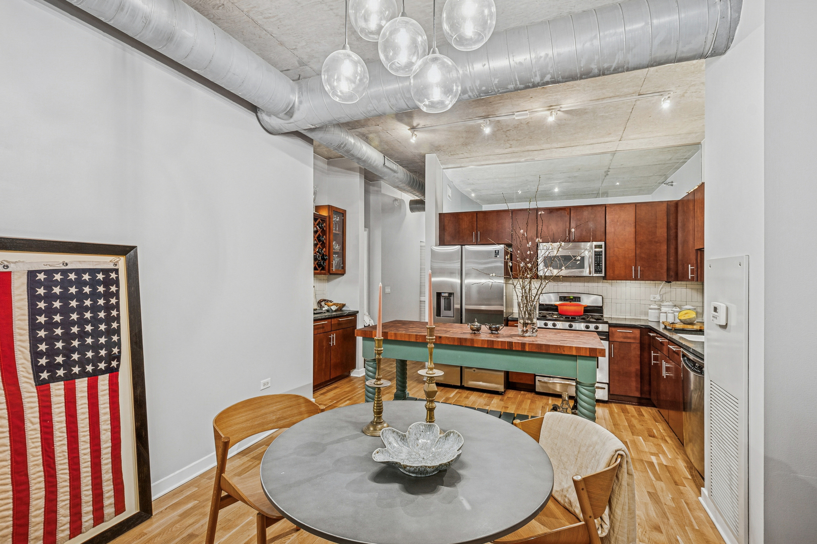 700 N Larrabee Street Unit: 1012