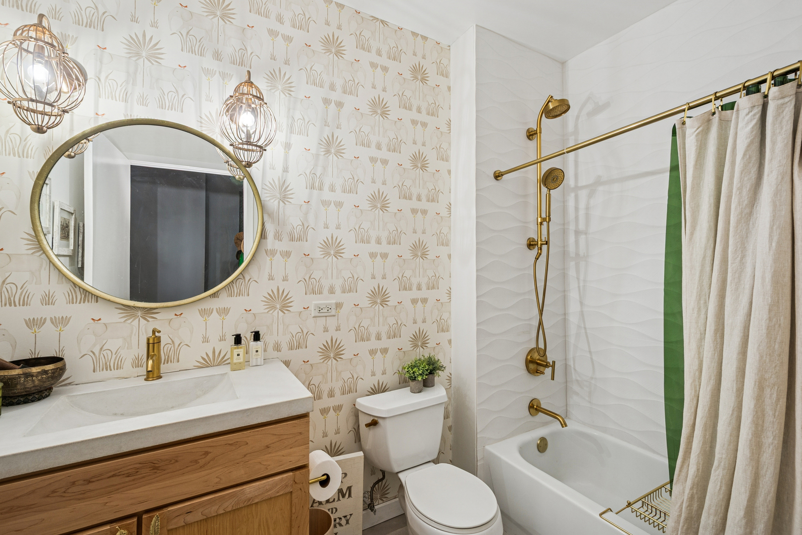 700 N Larrabee Street Unit: 1012