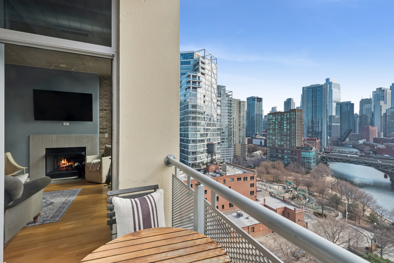 700 N Larrabee Street Unit: 1012