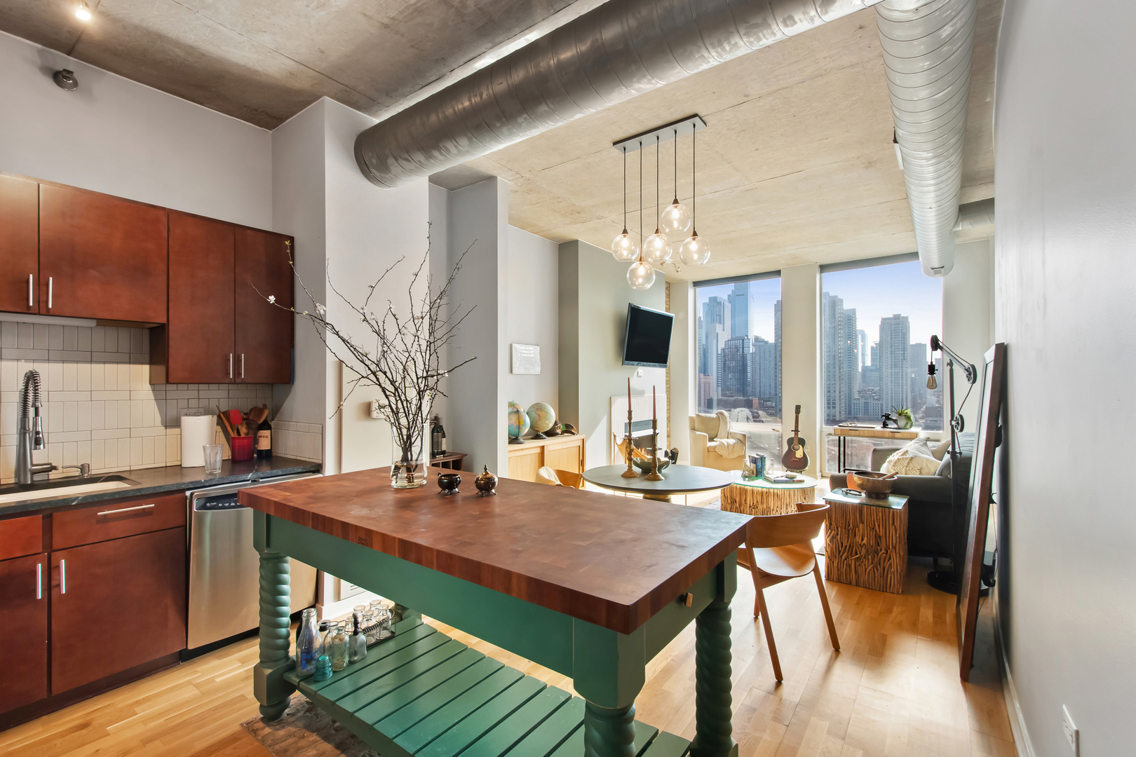 700 N Larrabee Street Unit: 1012