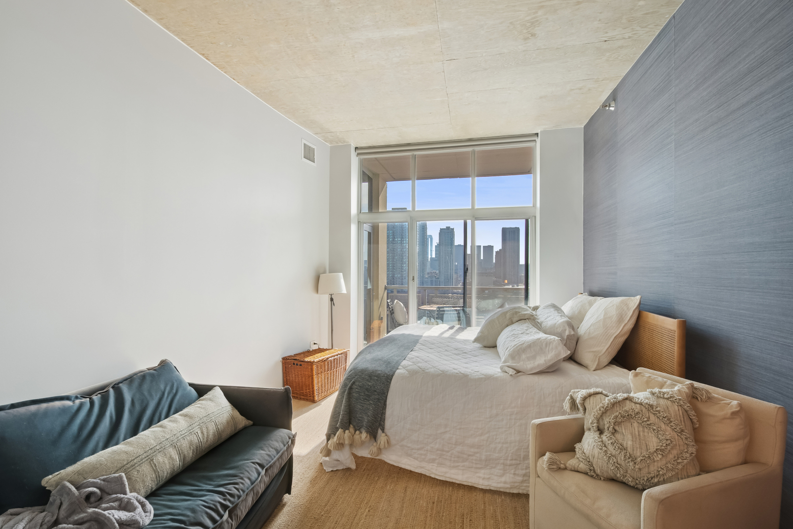 700 N Larrabee Street Unit: 1012