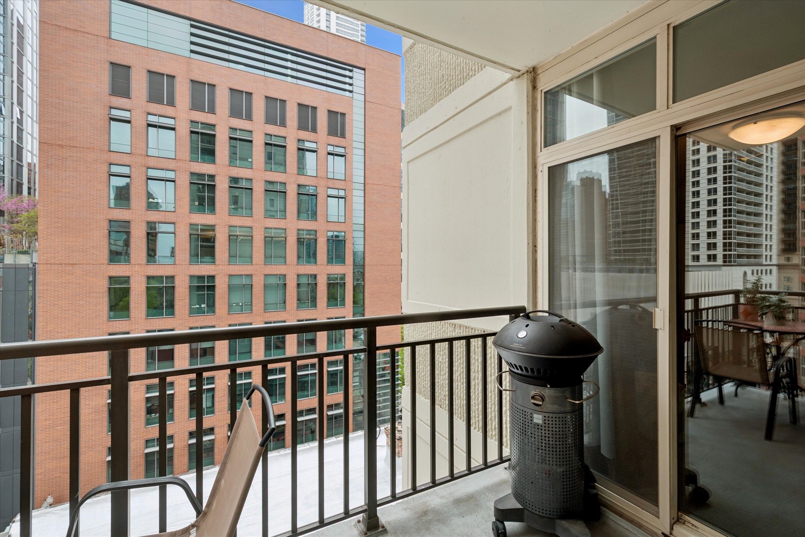 21 W CHESTNUT Street Unit: 809