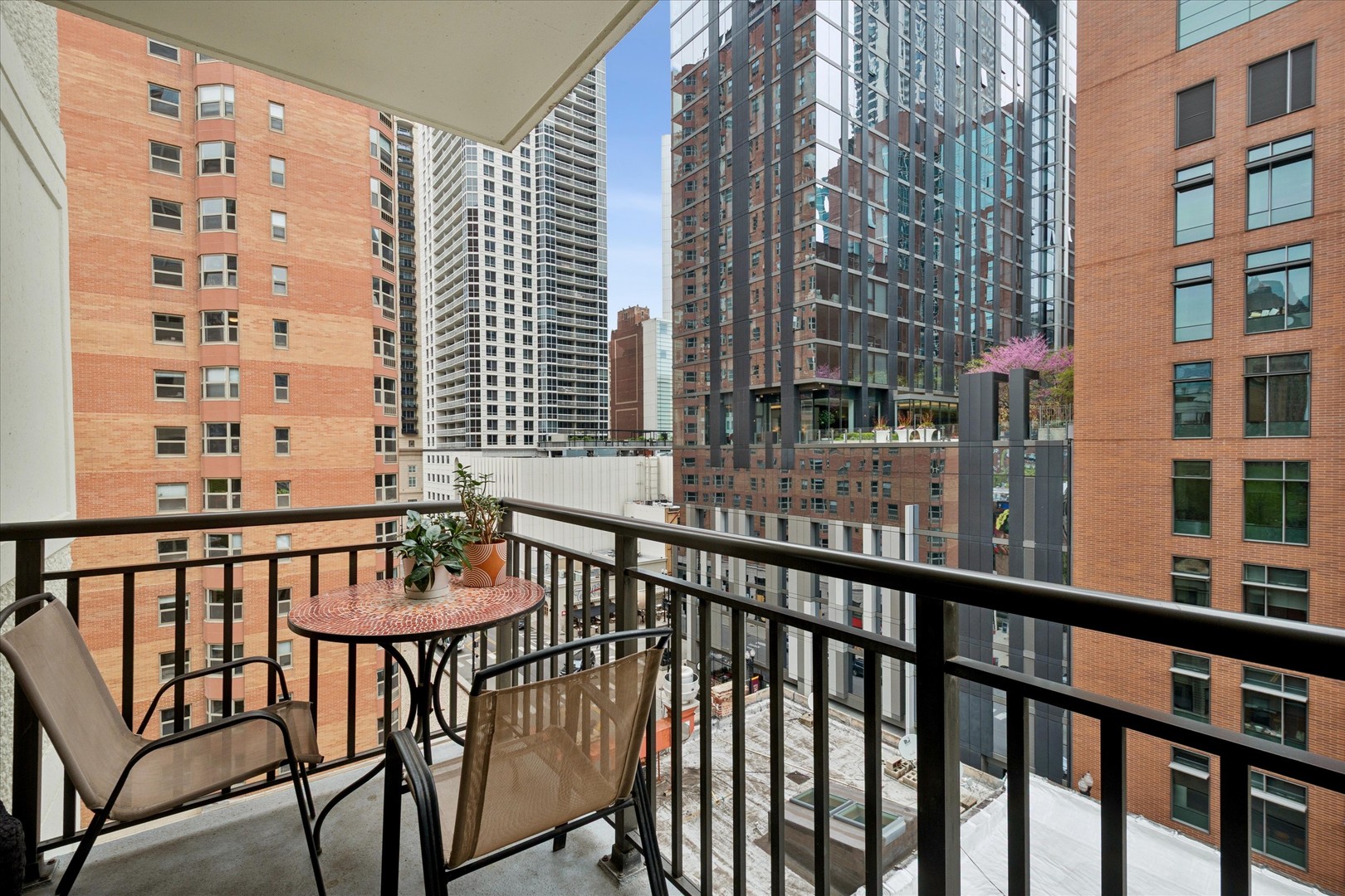 21 W CHESTNUT Street Unit: 809