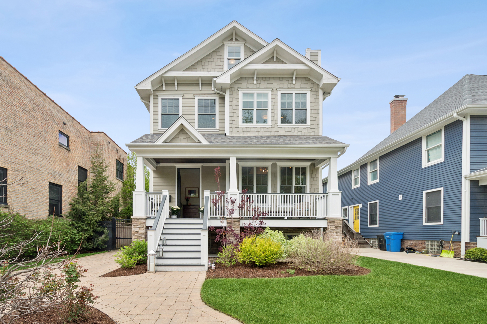 3830 N LOWELL Avenue