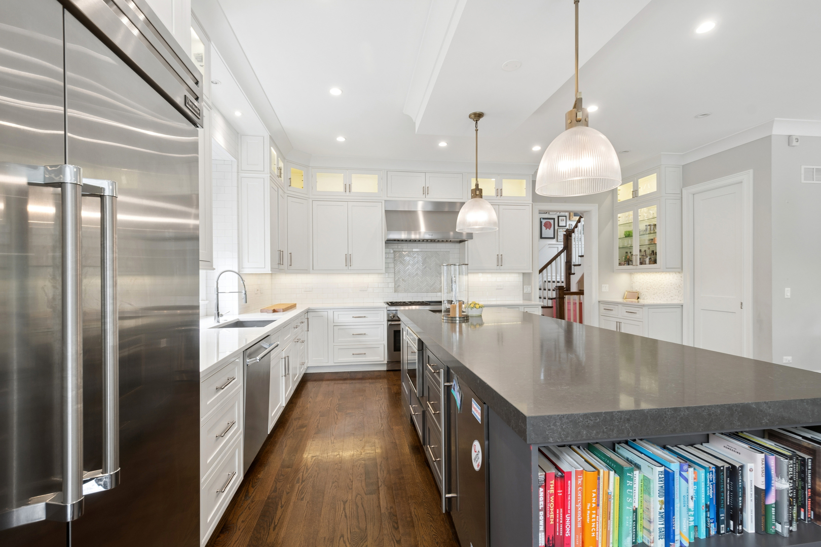 3830 N LOWELL Avenue