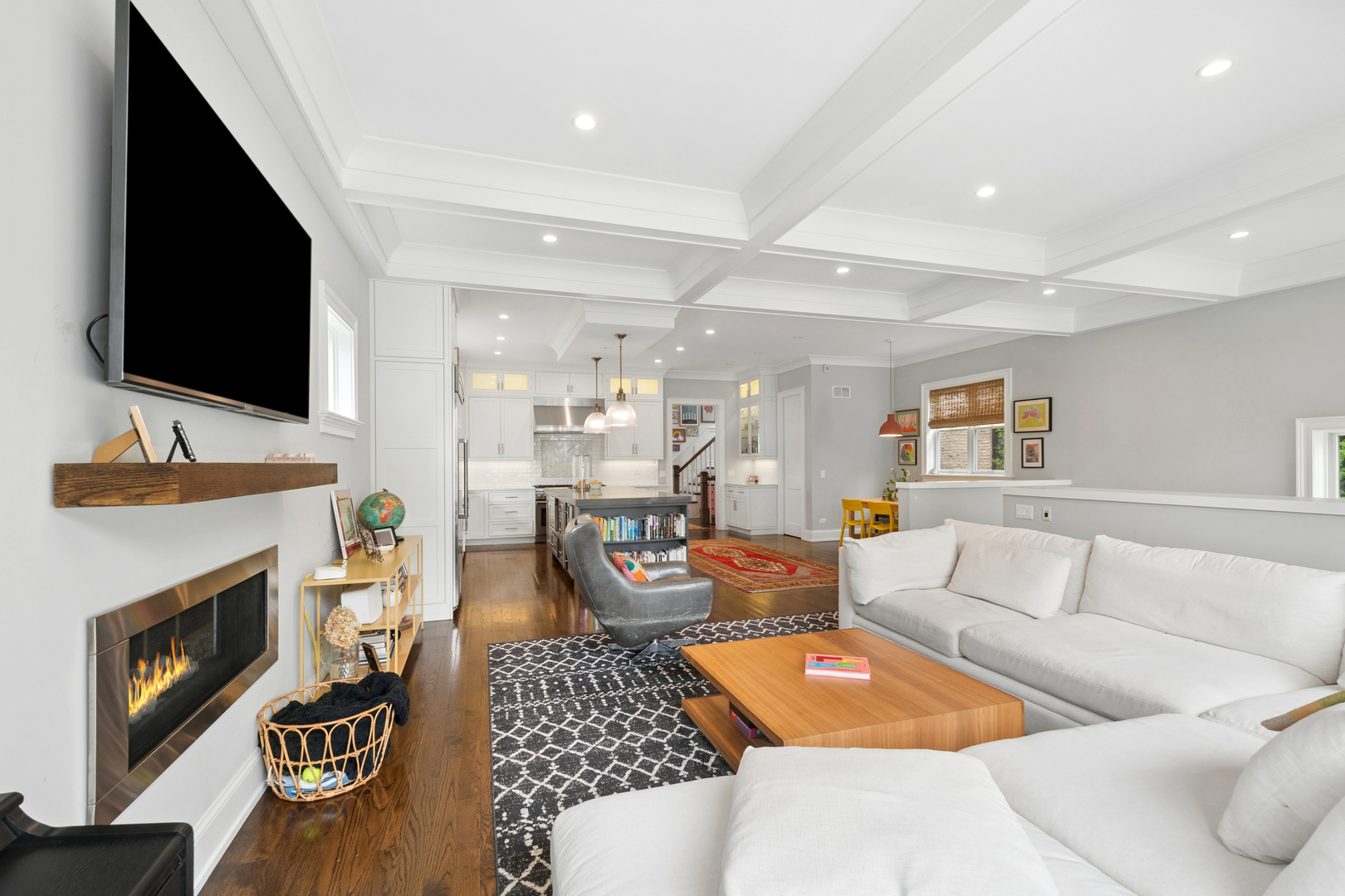 3830 N LOWELL Avenue