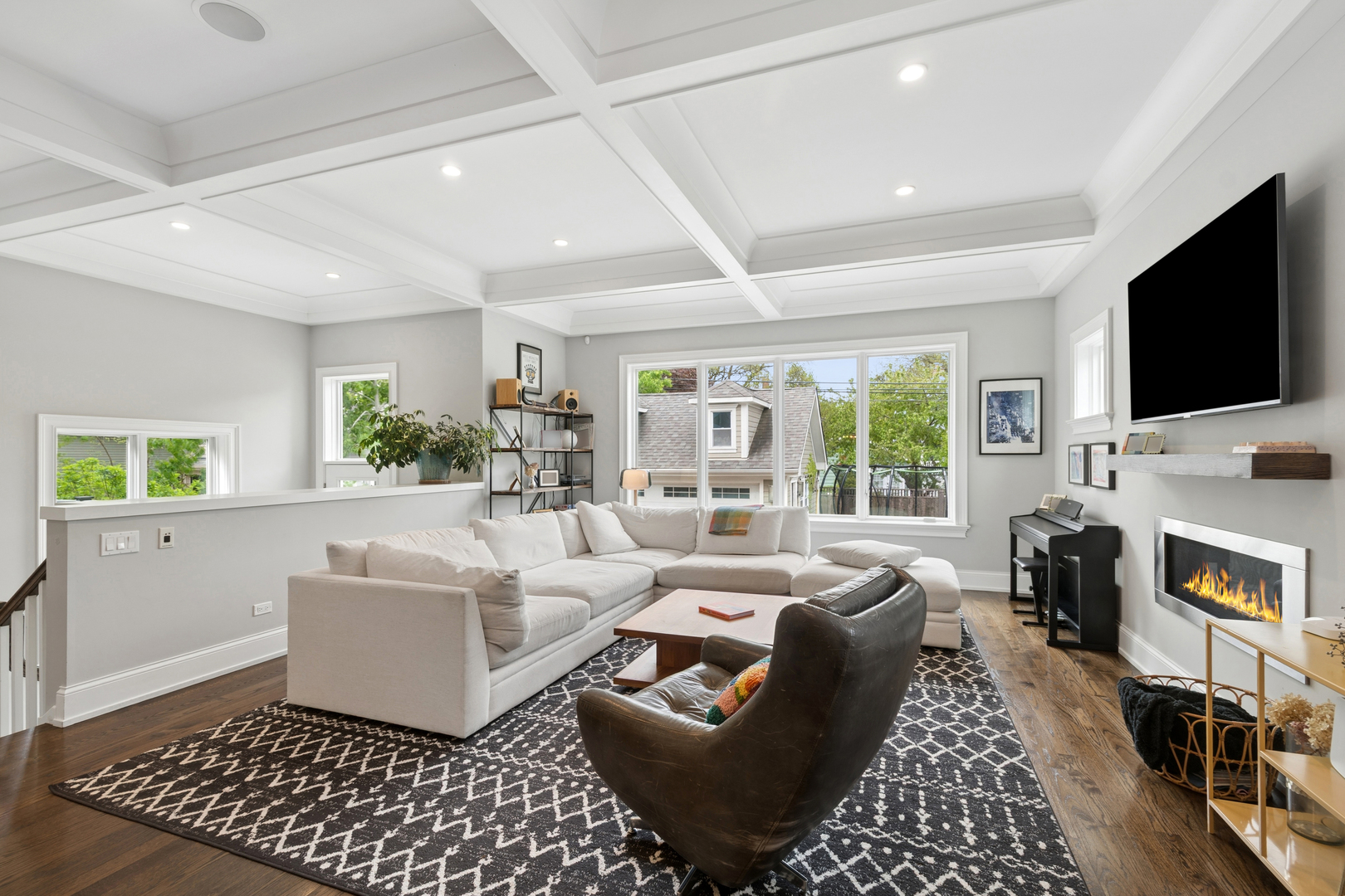 3830 N LOWELL Avenue