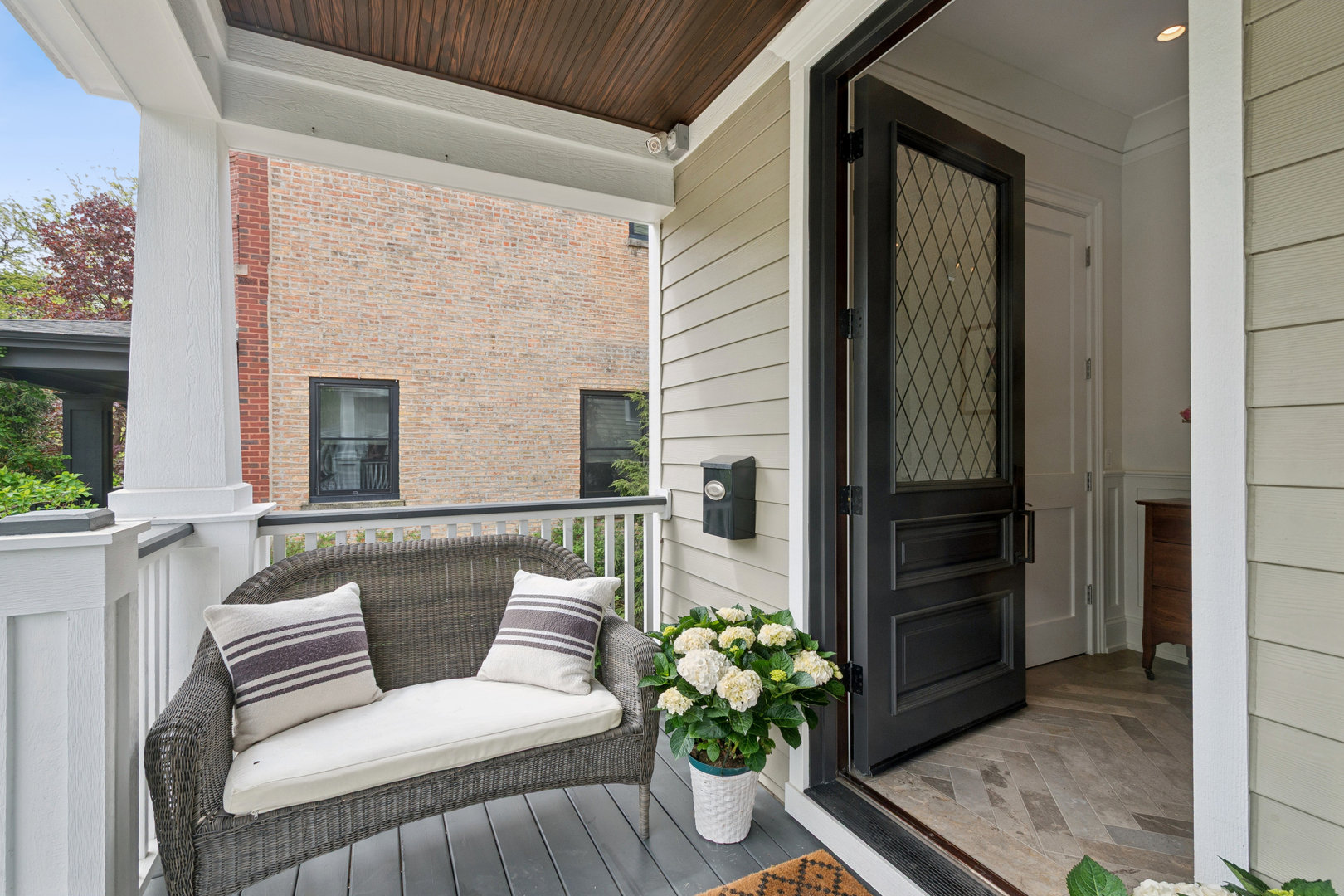 3830 N LOWELL Avenue