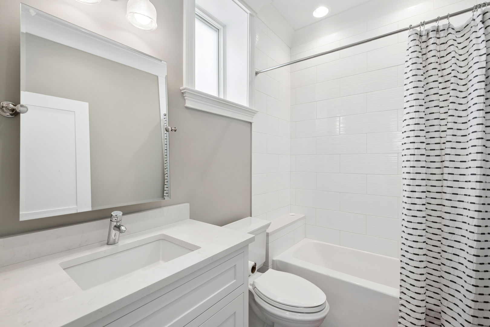 3830 N LOWELL Avenue