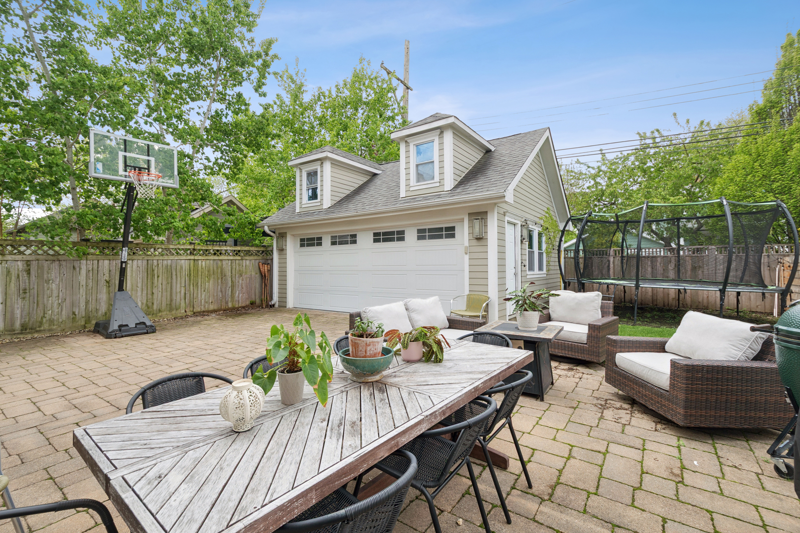 3830 N LOWELL Avenue