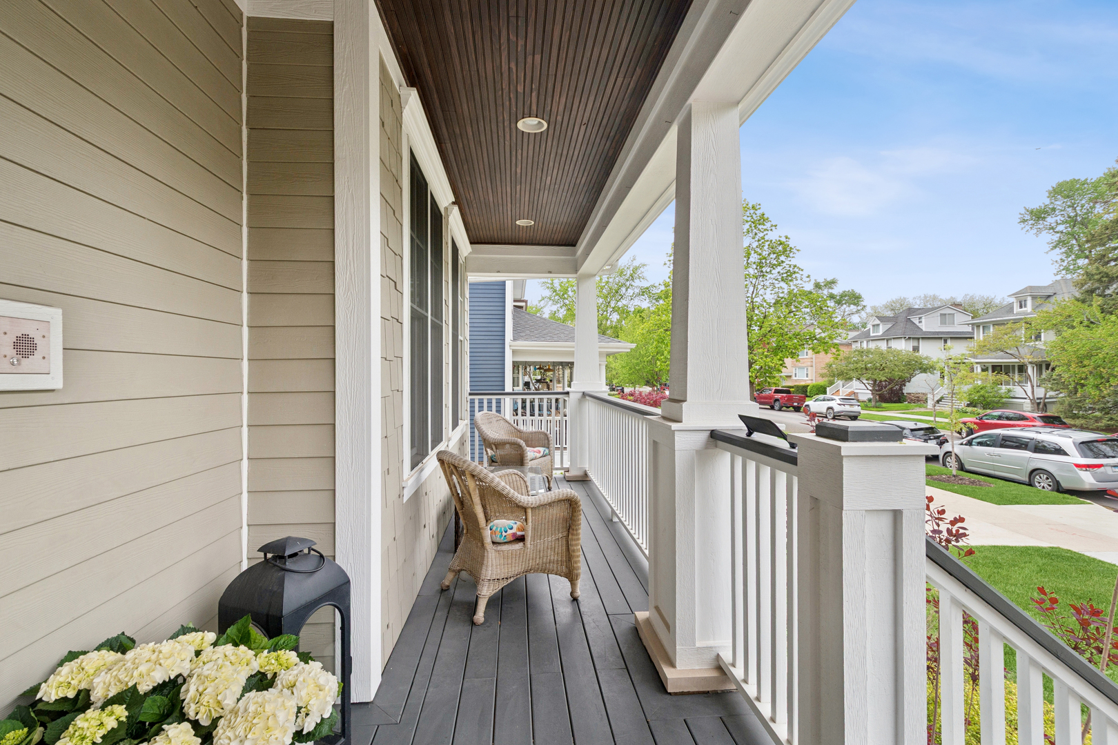 3830 N LOWELL Avenue