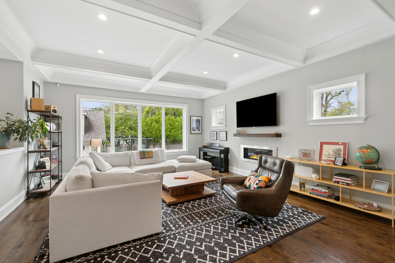 3830 N LOWELL Avenue