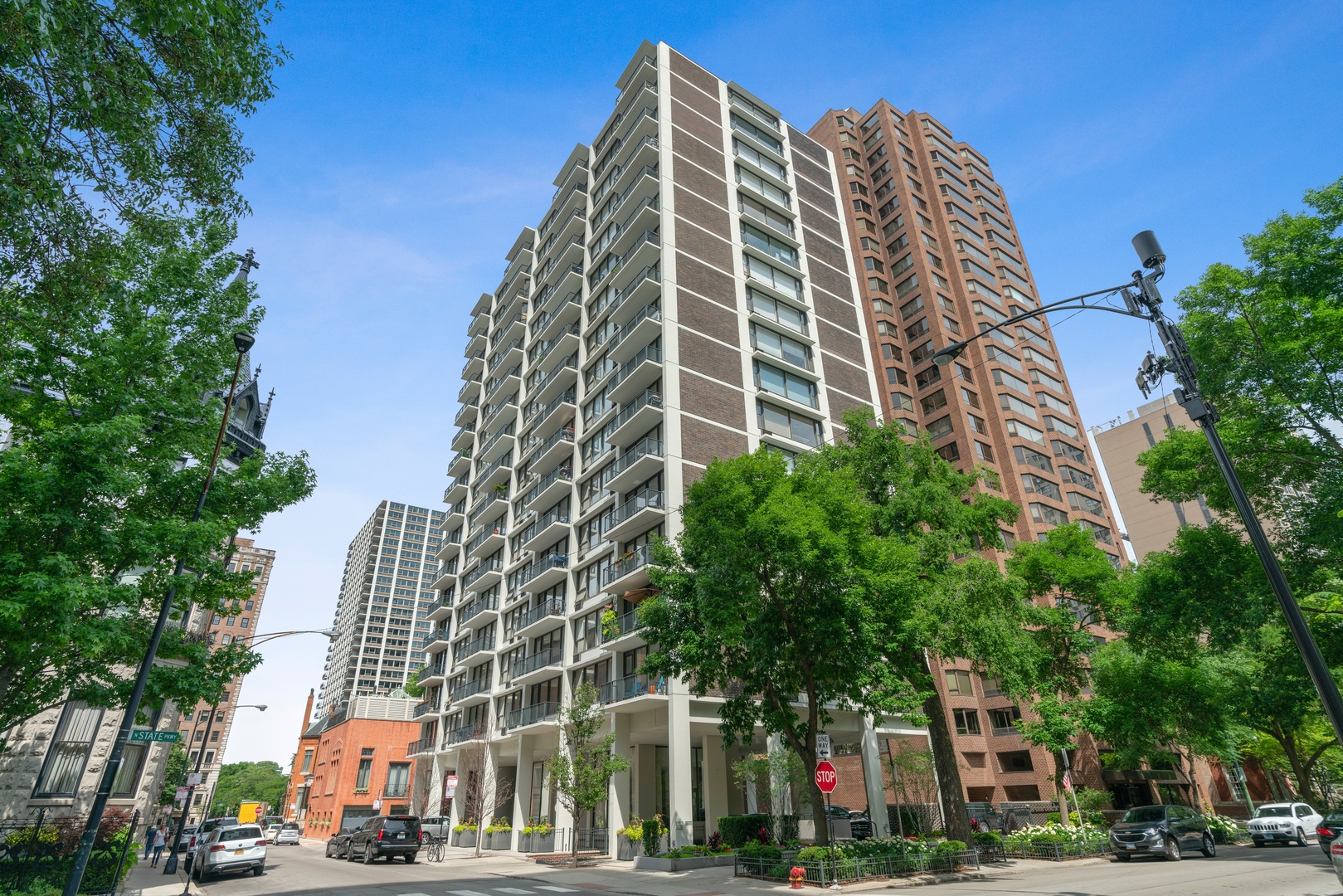 1400 N STATE Parkway Unit: 5DEF