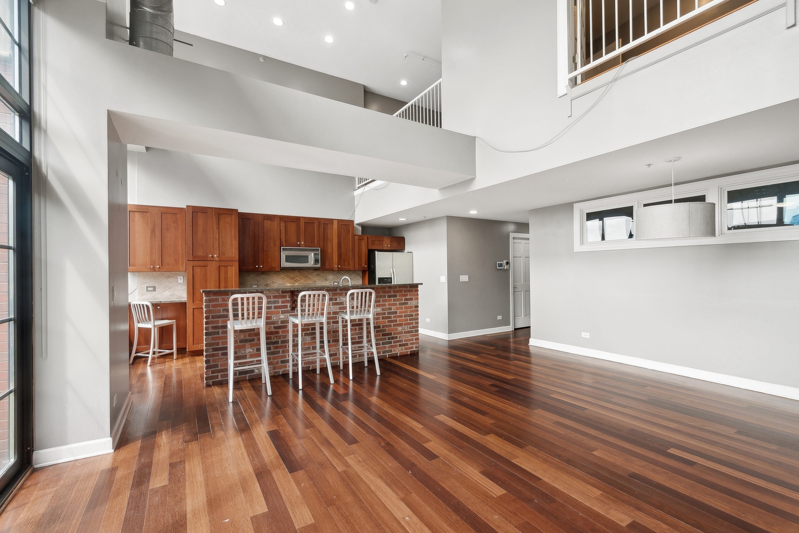 70 E 18th Street Unit: 4E