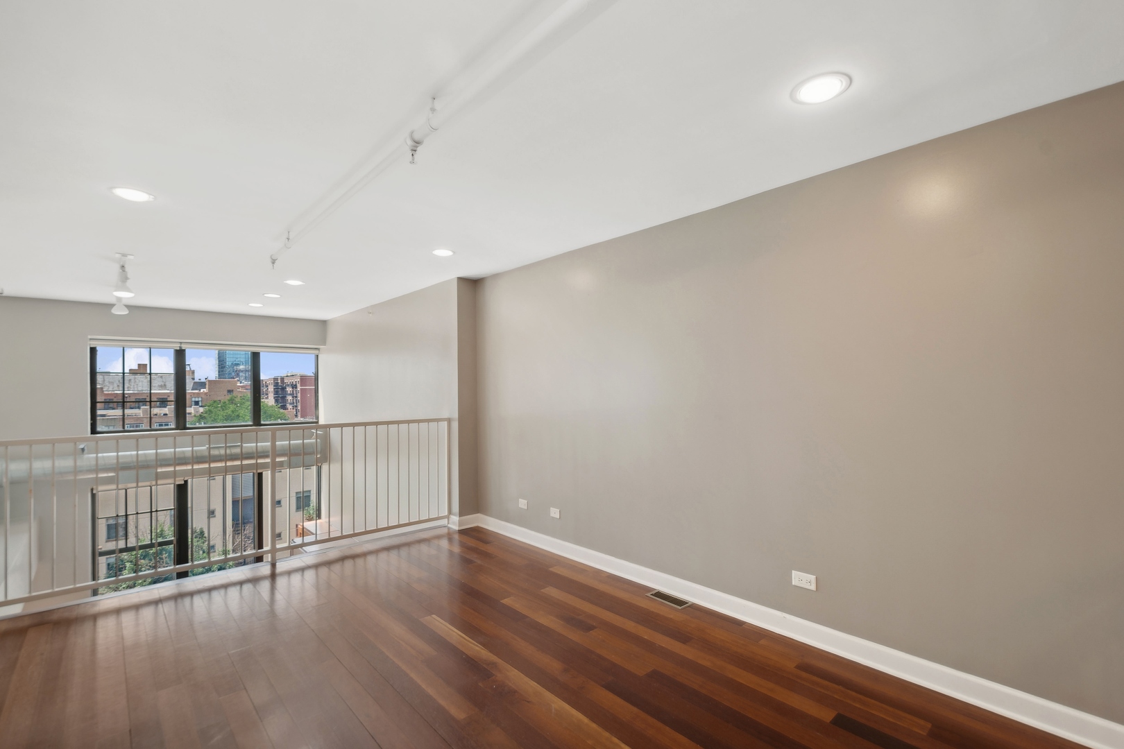 70 E 18th Street Unit: 4E