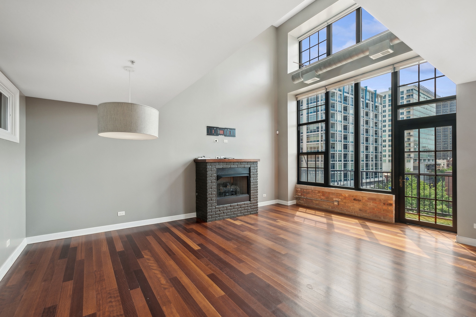 70 E 18th Street Unit: 4E
