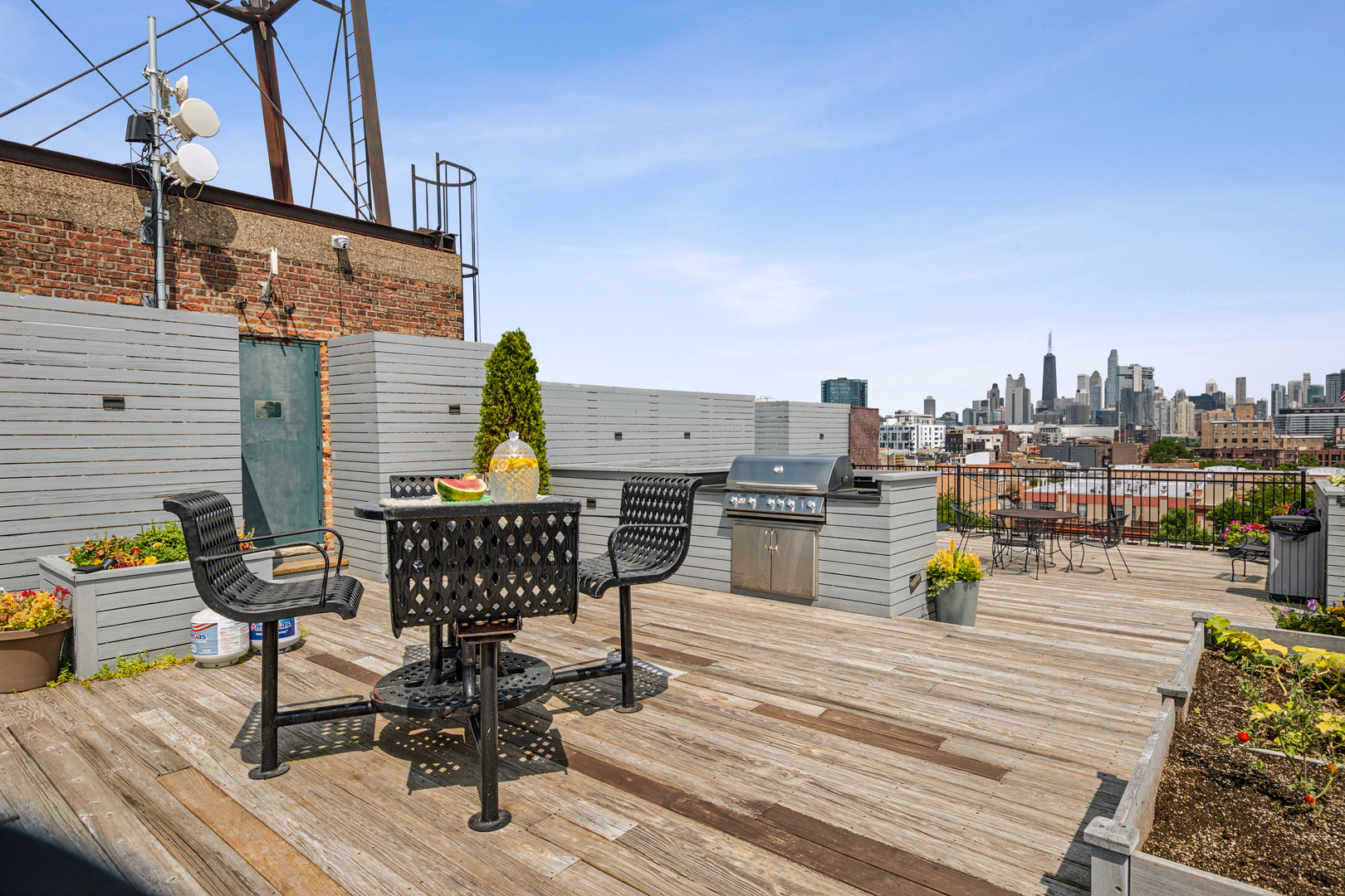 515 N Noble Street Unit: 106