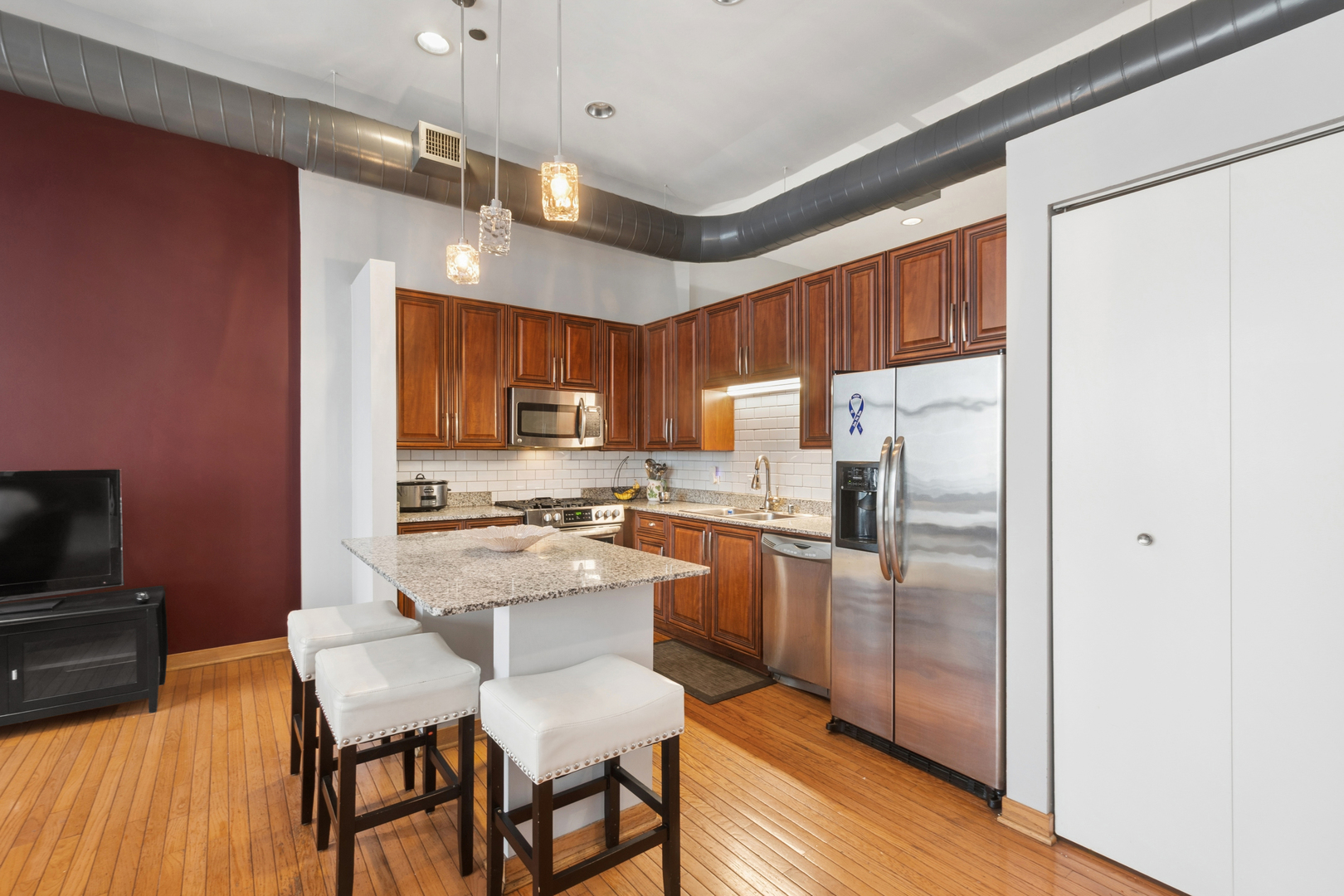 333 W HUBBARD Street Unit: 709