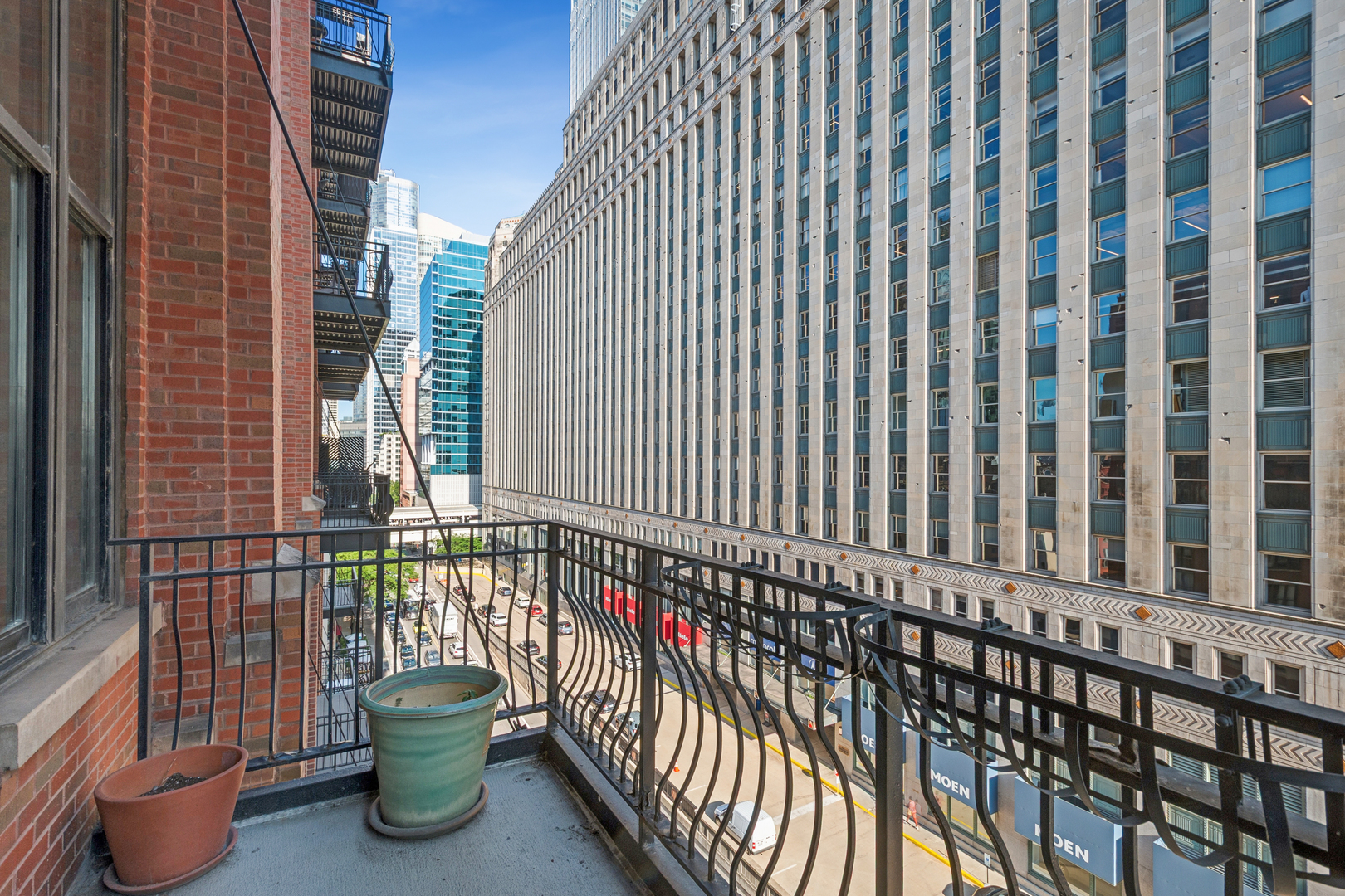 333 W HUBBARD Street Unit: 709