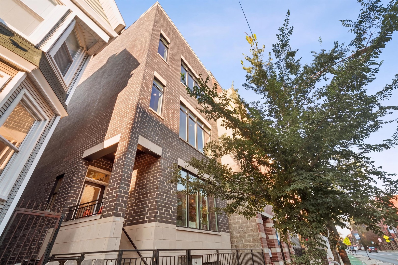 2114 W Belmont Avenue Unit: 2