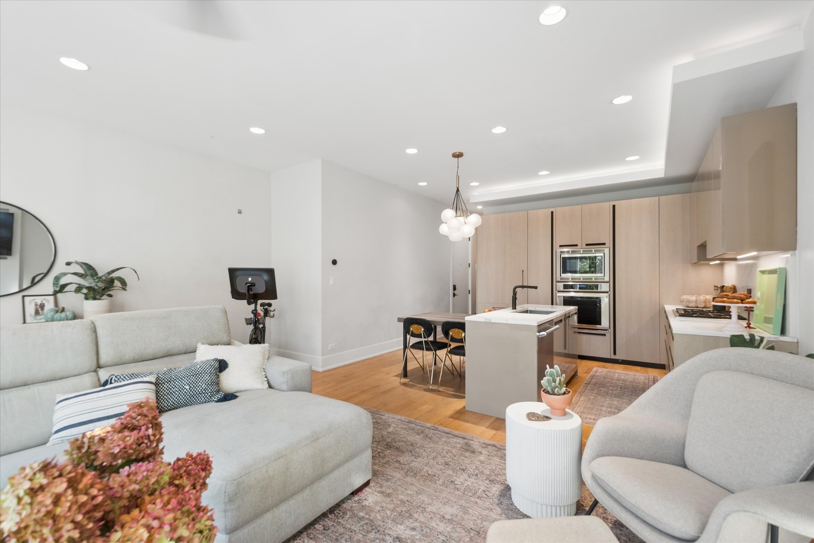 2114 W Belmont Avenue Unit: 2