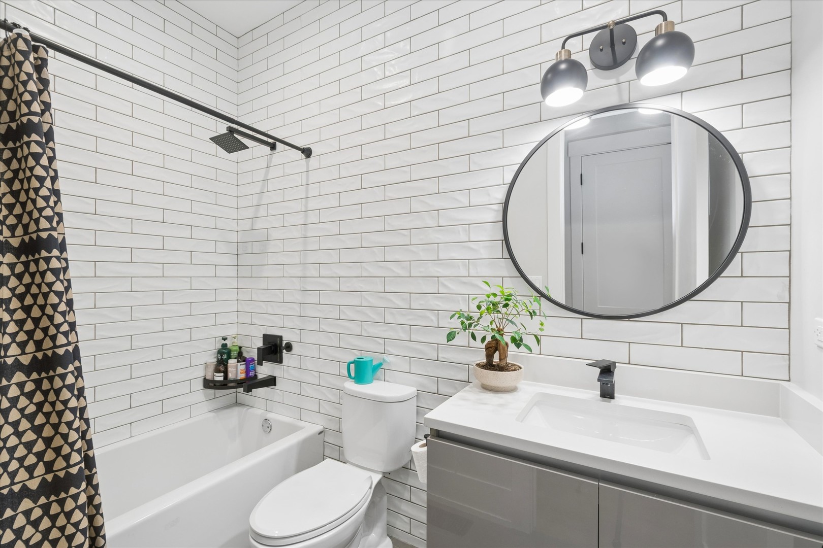 2114 W Belmont Avenue Unit: 2
