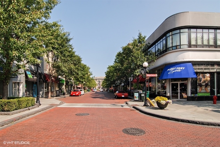 1033 Ontario Street Unit: 3BN