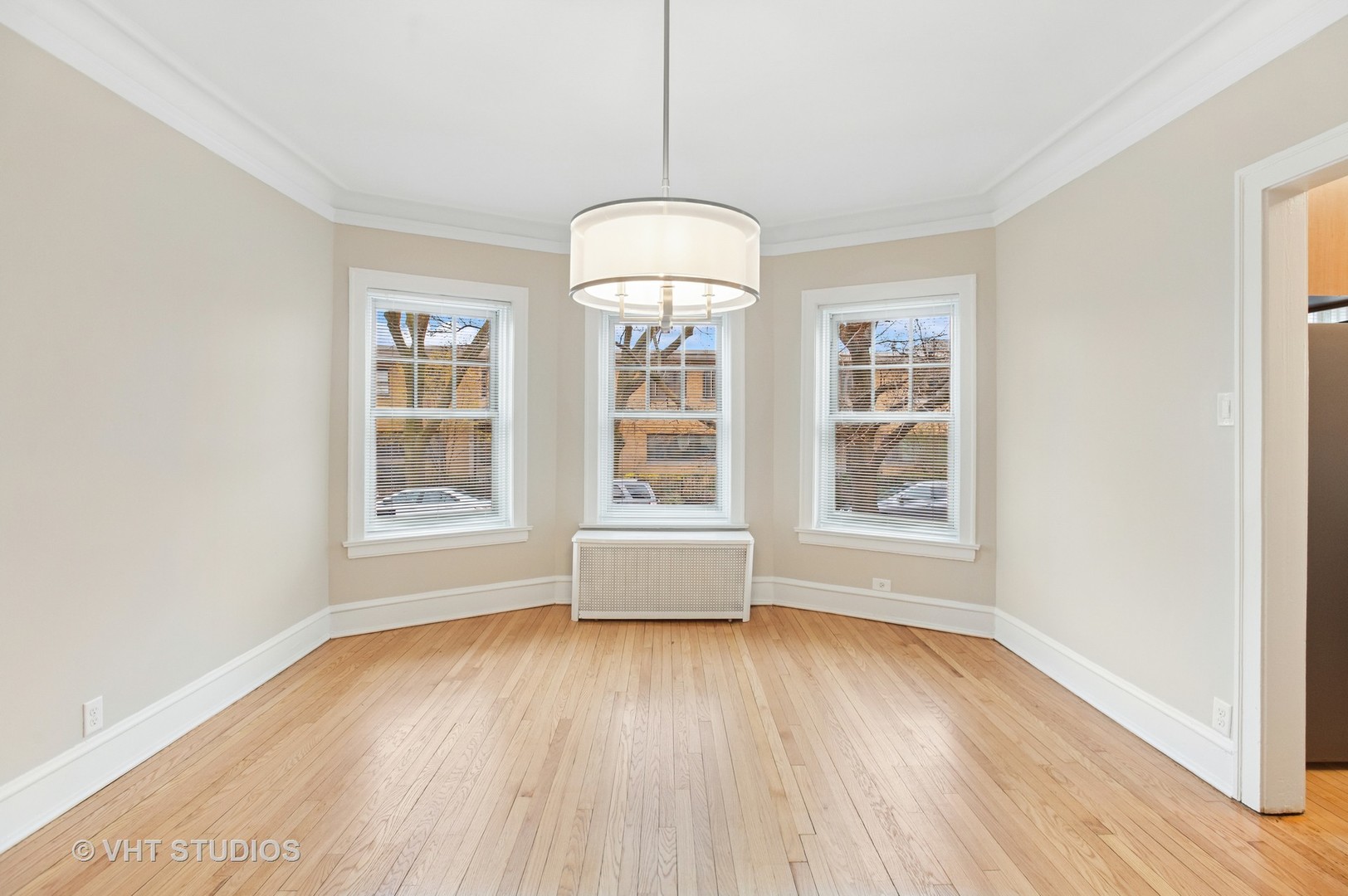 550 W Brompton Avenue Unit: 1S