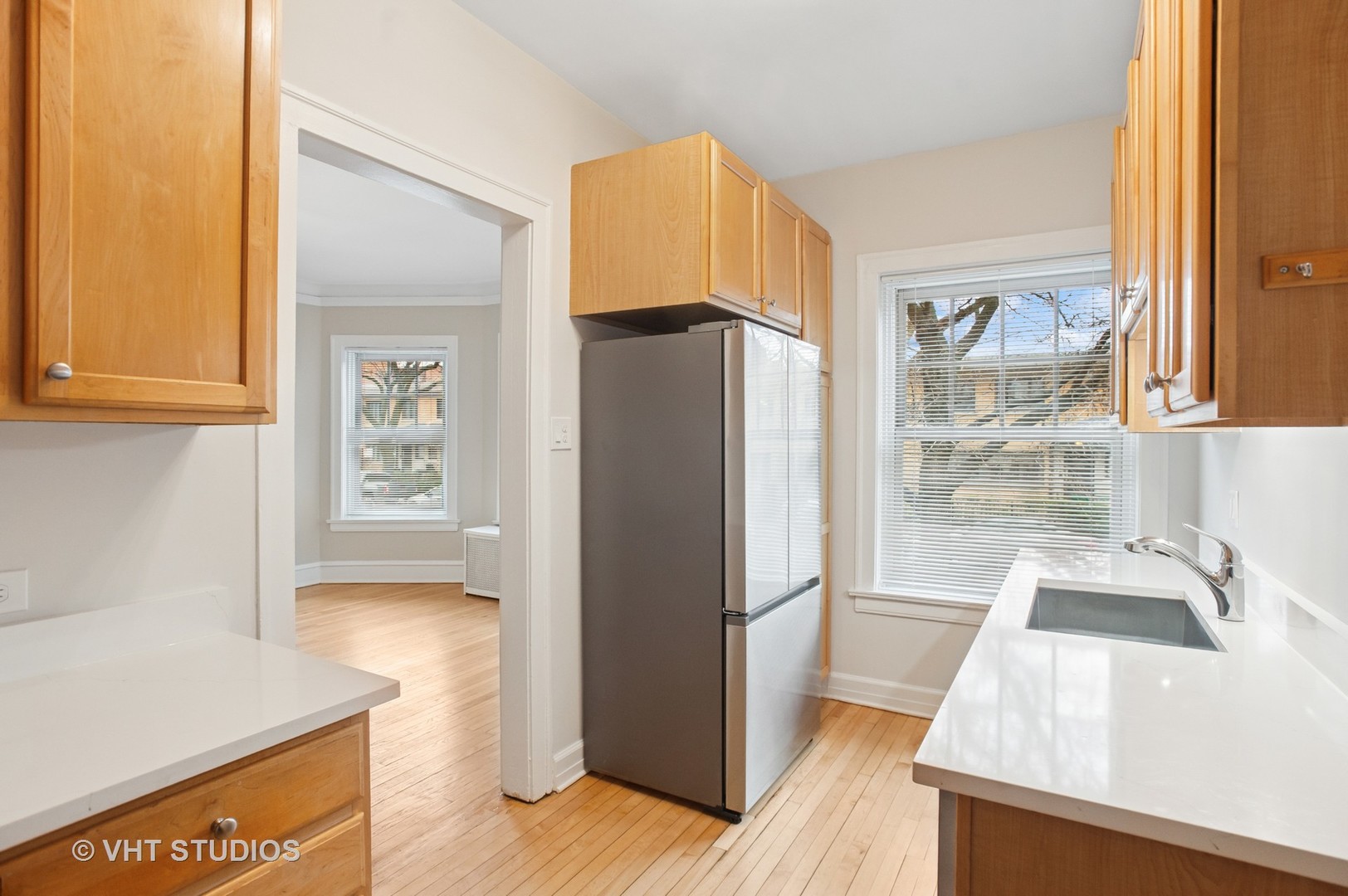 550 W Brompton Avenue Unit: 1S