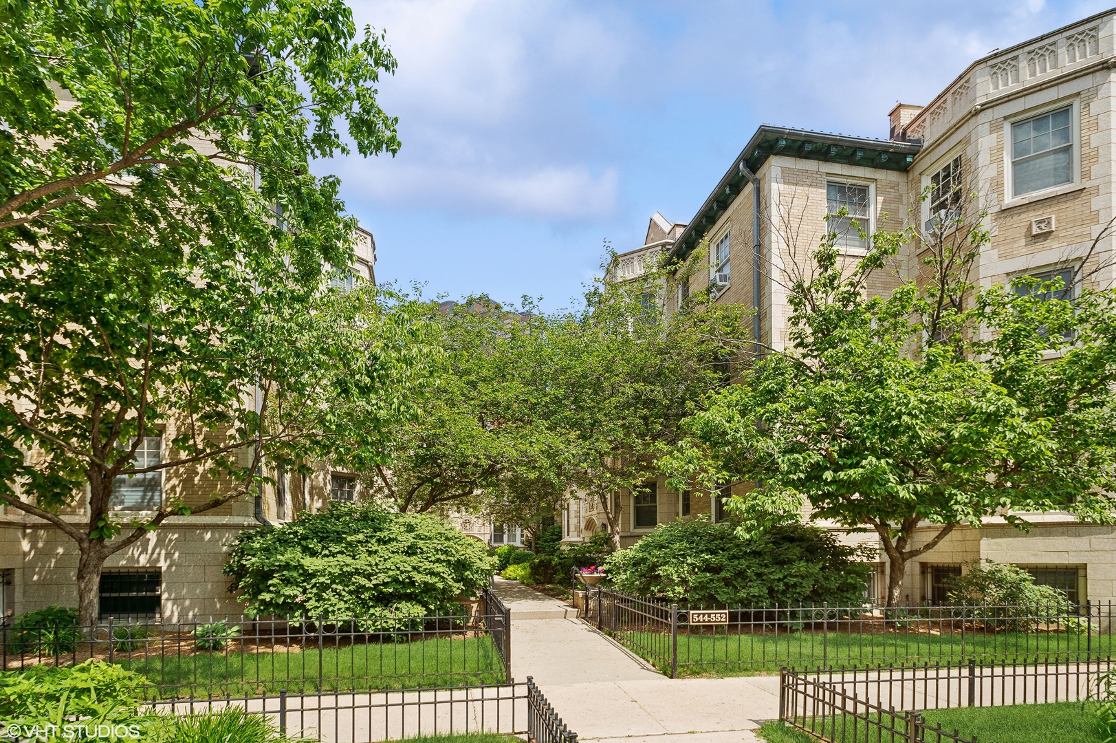 550 W Brompton Avenue Unit: 1S