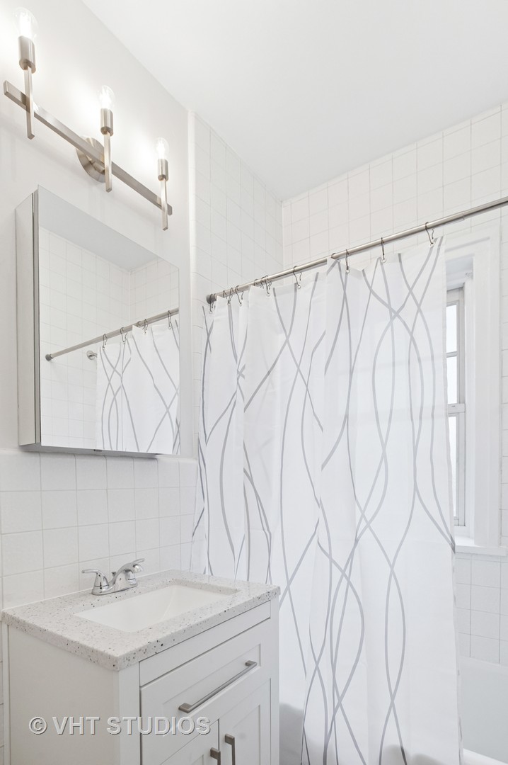 550 W Brompton Avenue Unit: 1S