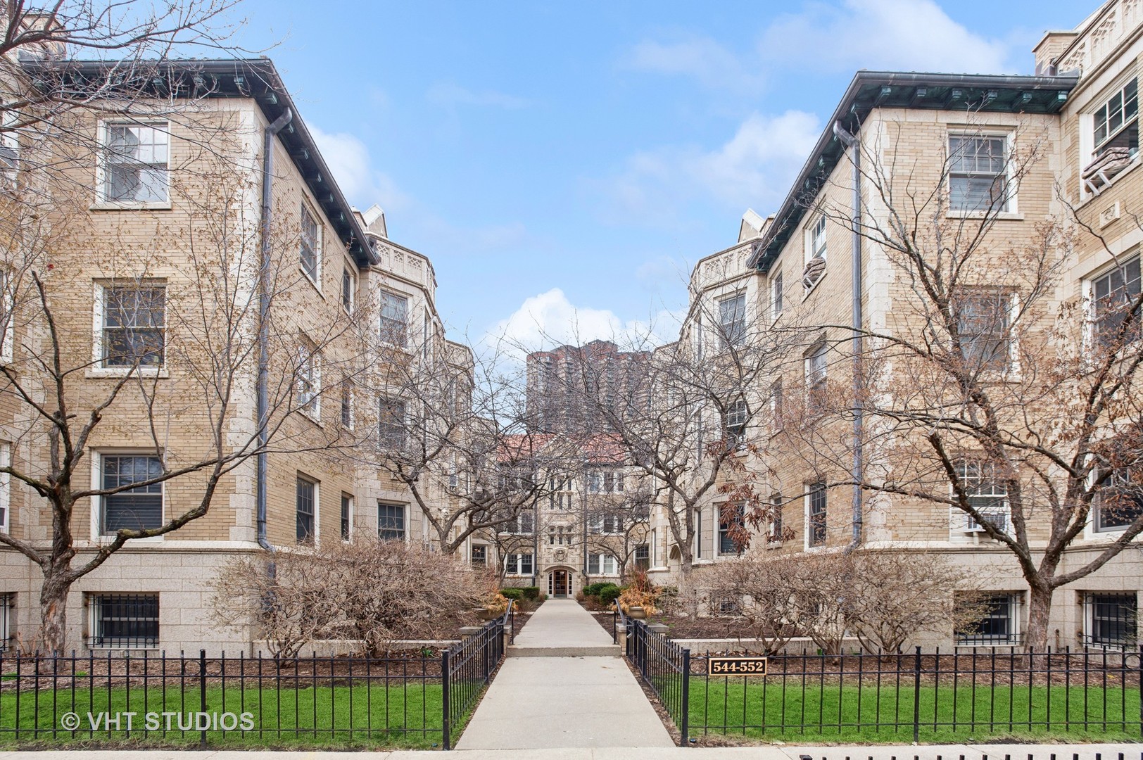 550 W Brompton Avenue Unit: 1S