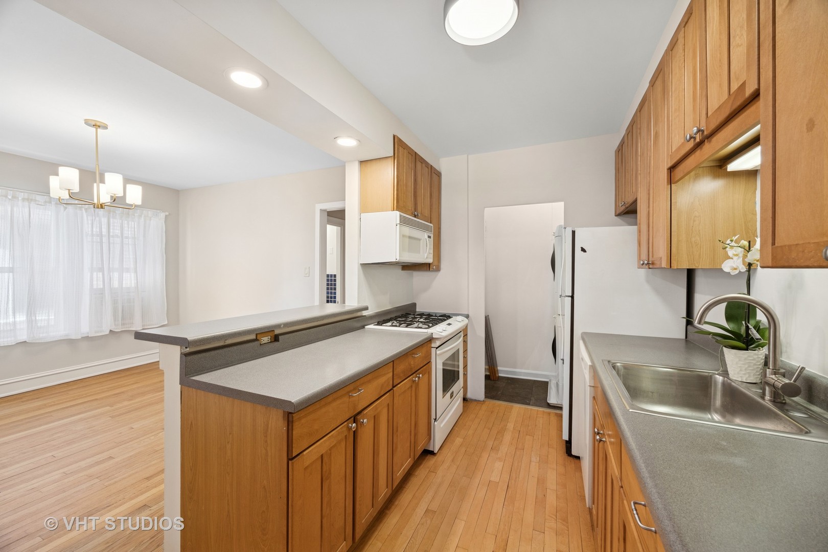 7348 Lake Street Unit: 3