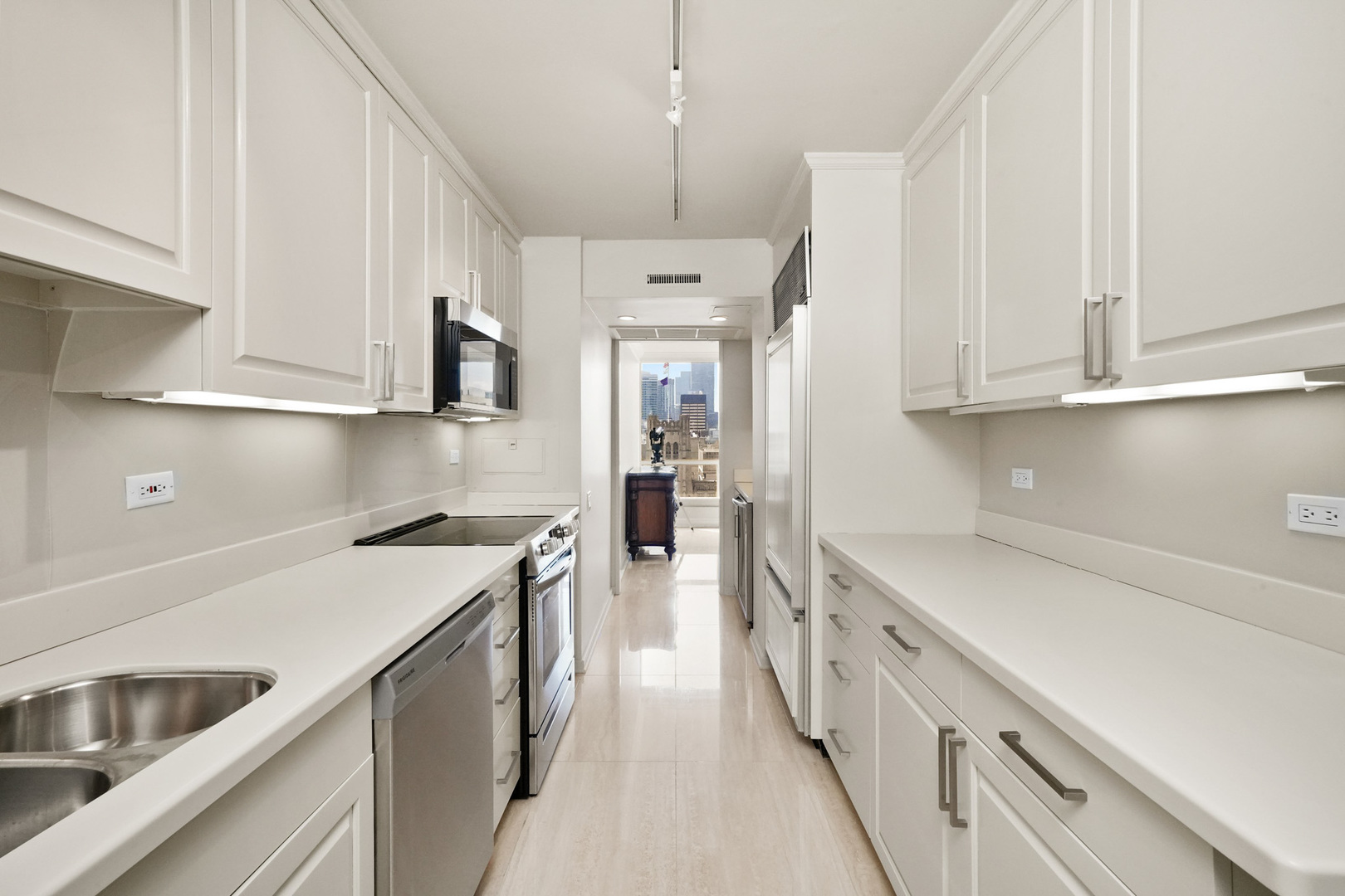 260 E CHESTNUT Street Unit: 3001