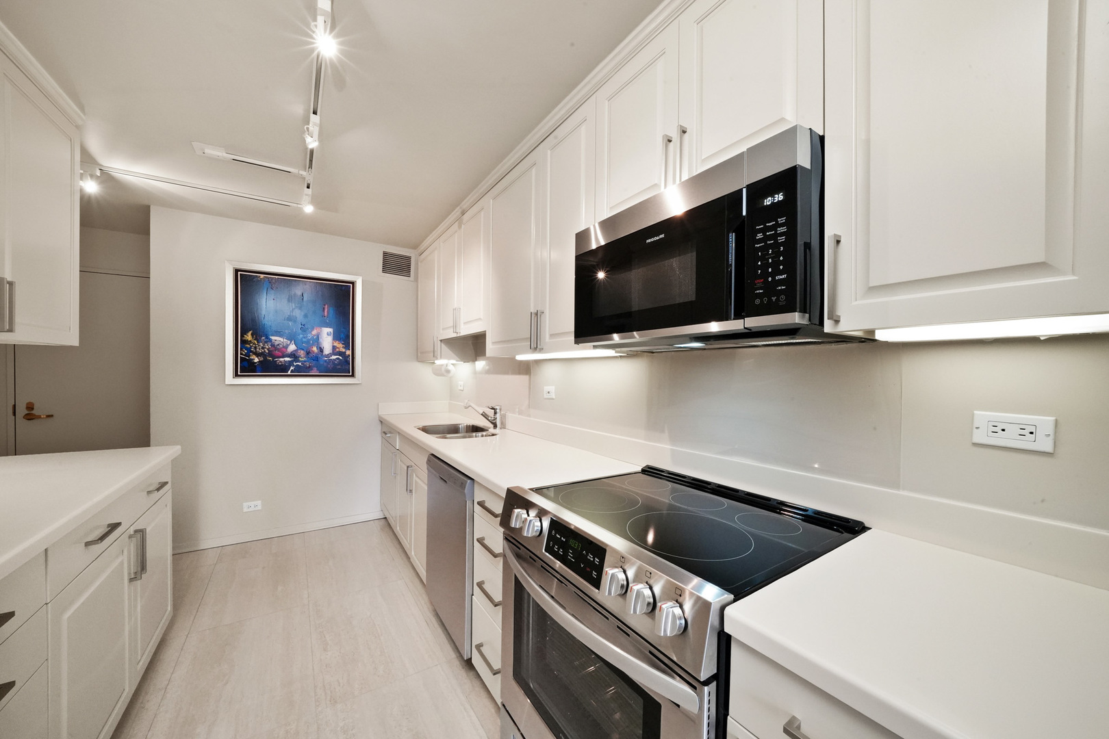 260 E CHESTNUT Street Unit: 3001
