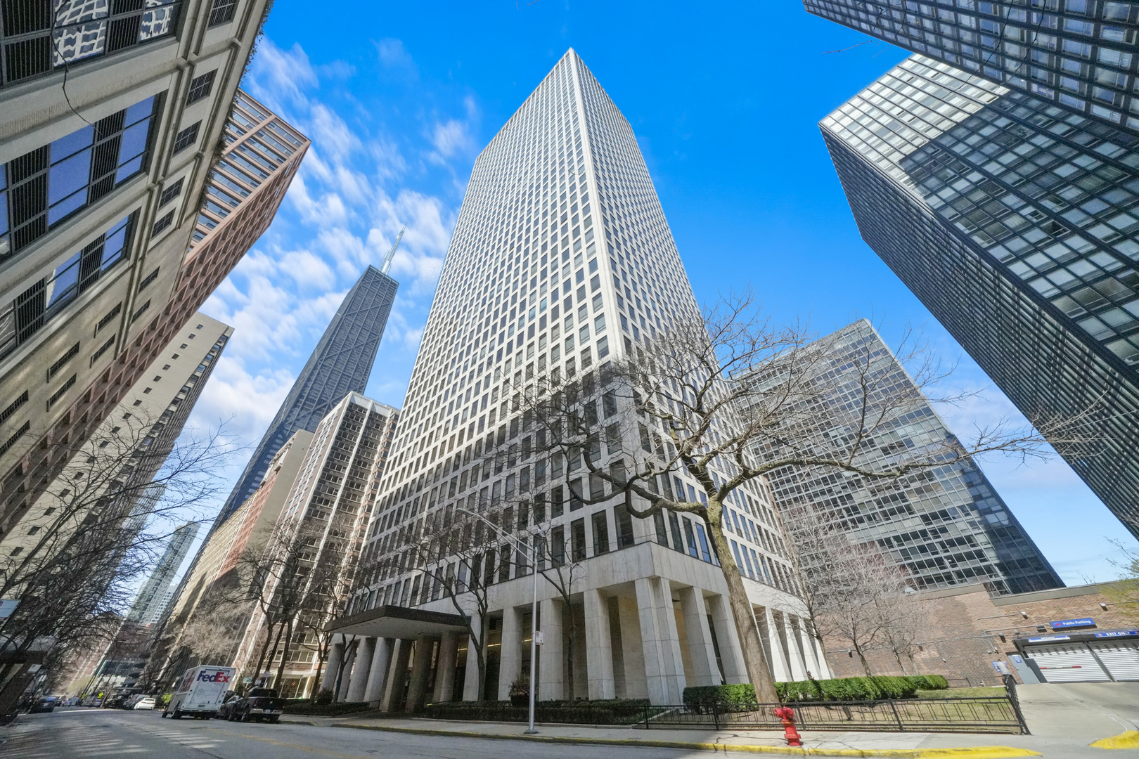 260 E CHESTNUT Street Unit: 3001