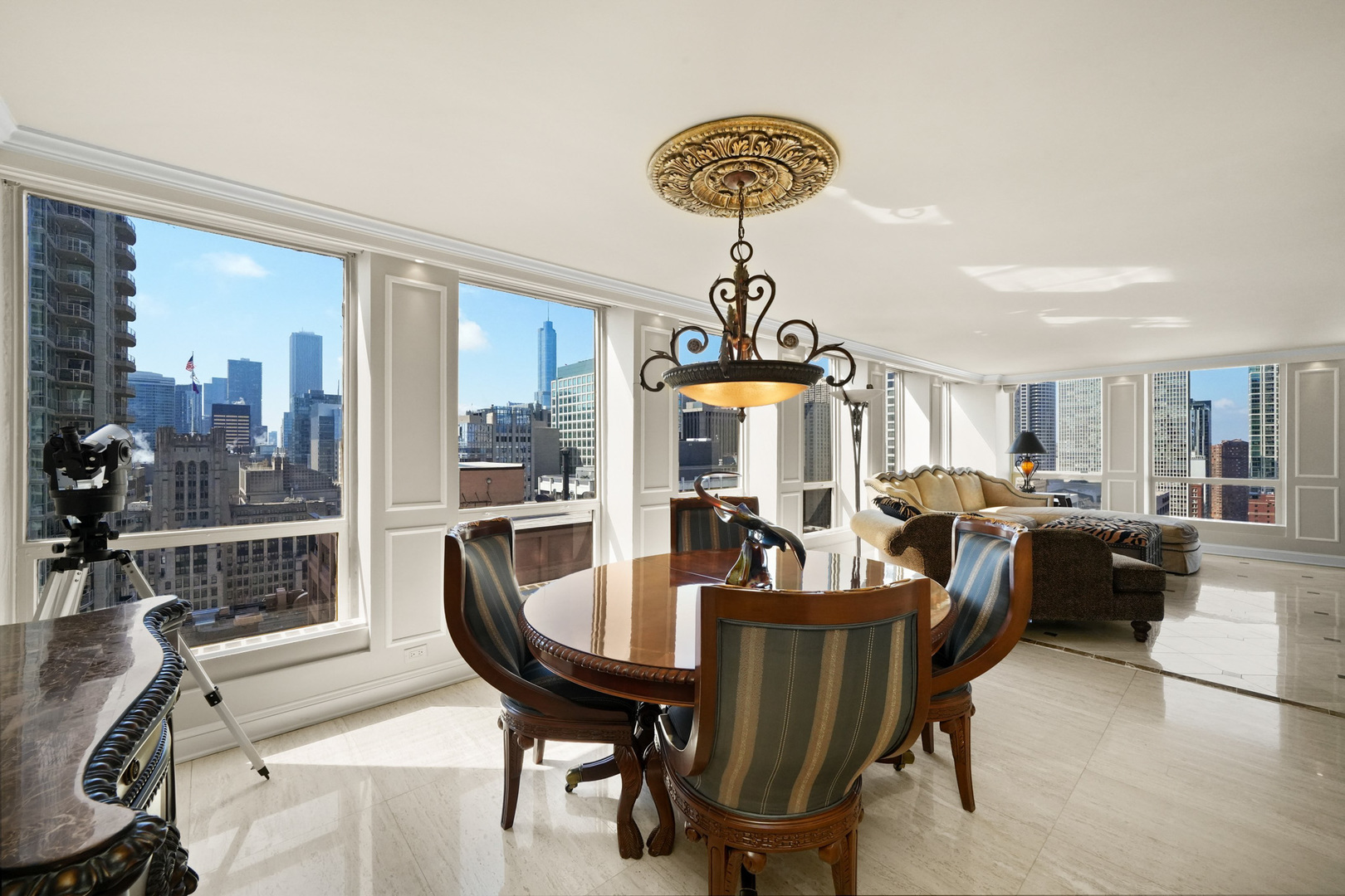 260 E CHESTNUT Street Unit: 3001