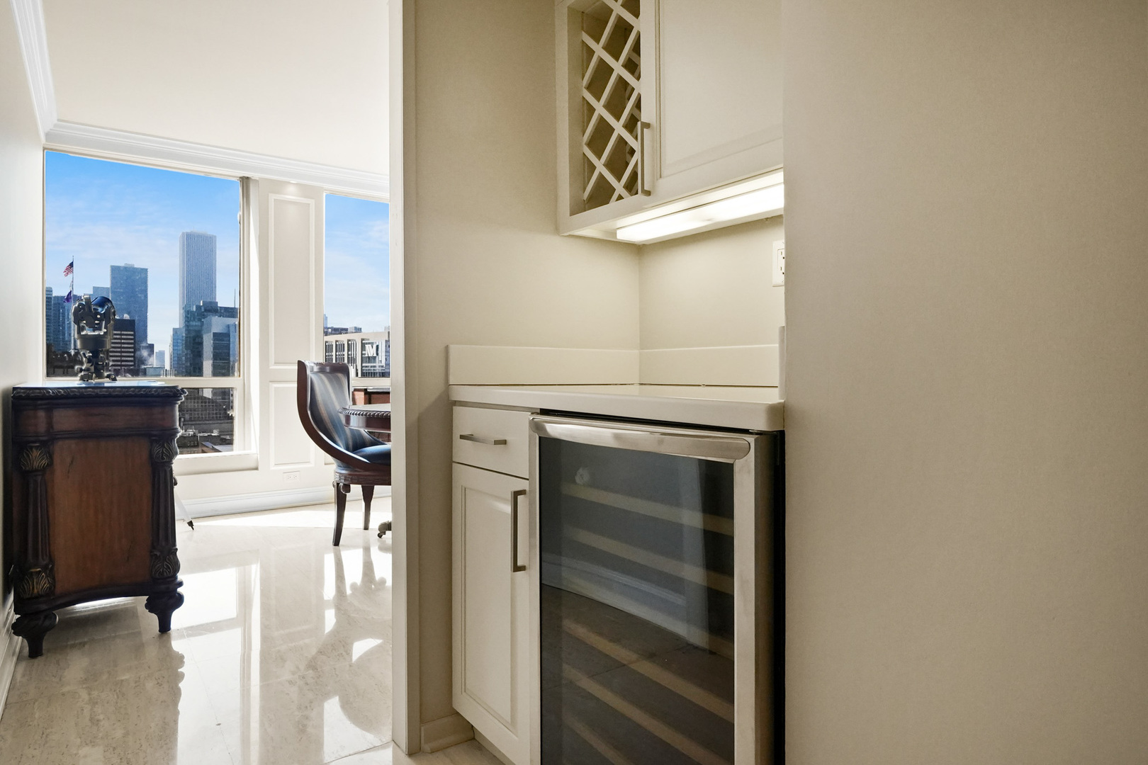 260 E CHESTNUT Street Unit: 3001