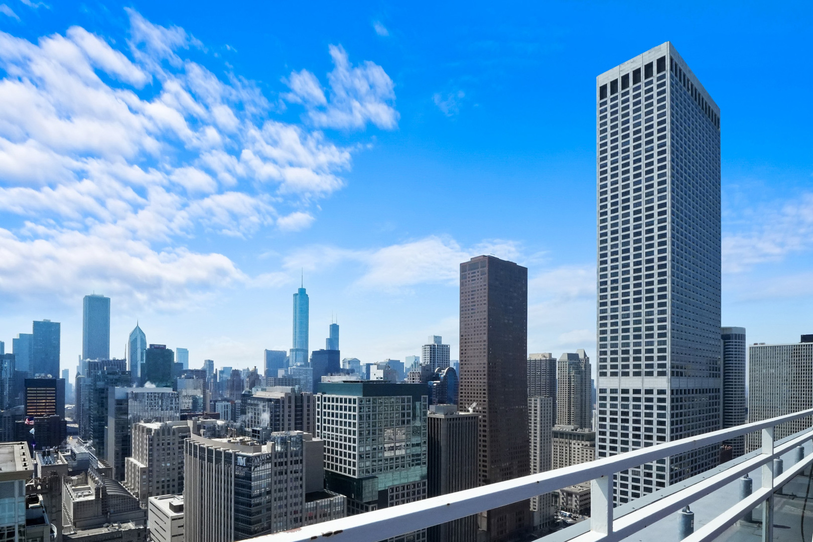 260 E CHESTNUT Street Unit: 3001