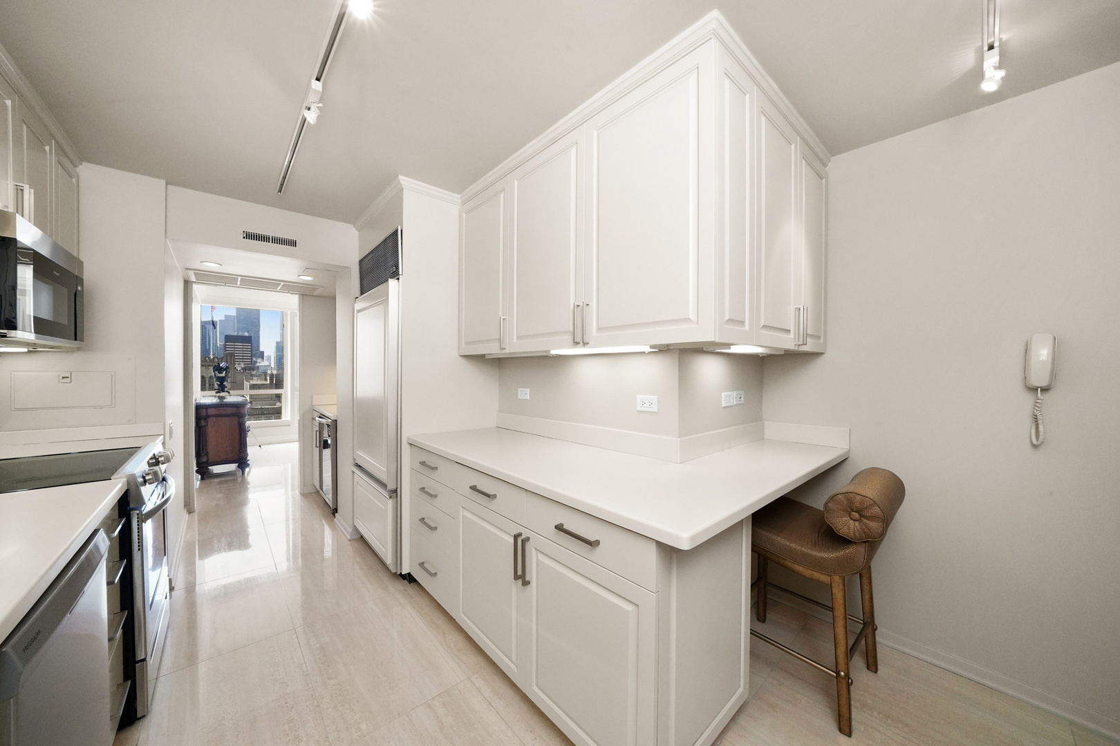 260 E CHESTNUT Street Unit: 3001