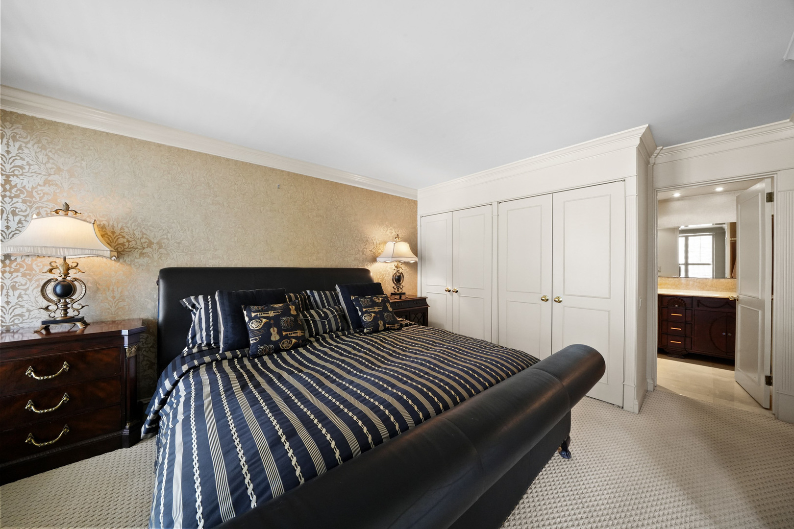 260 E CHESTNUT Street Unit: 3001