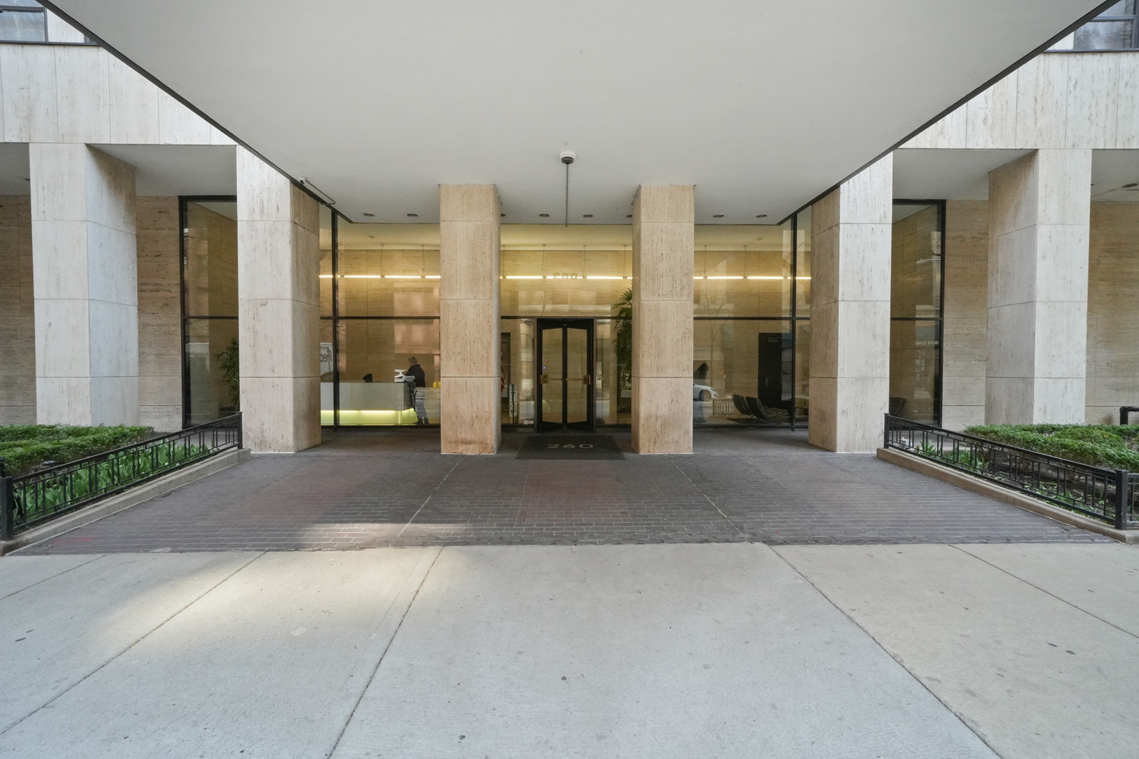 260 E CHESTNUT Street Unit: 3001