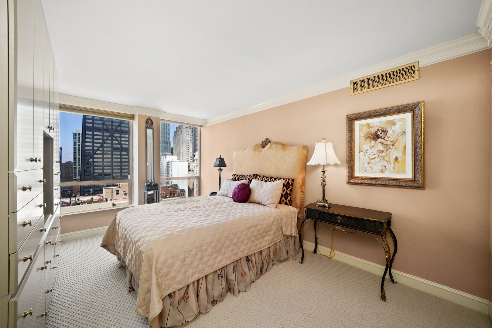 260 E CHESTNUT Street Unit: 3001