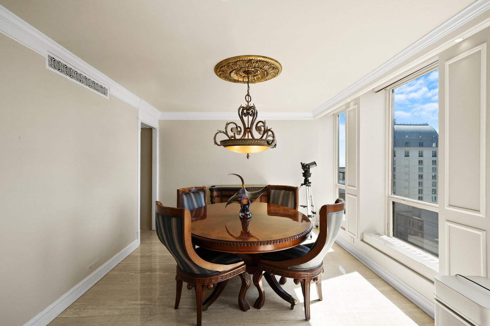 260 E CHESTNUT Street Unit: 3001