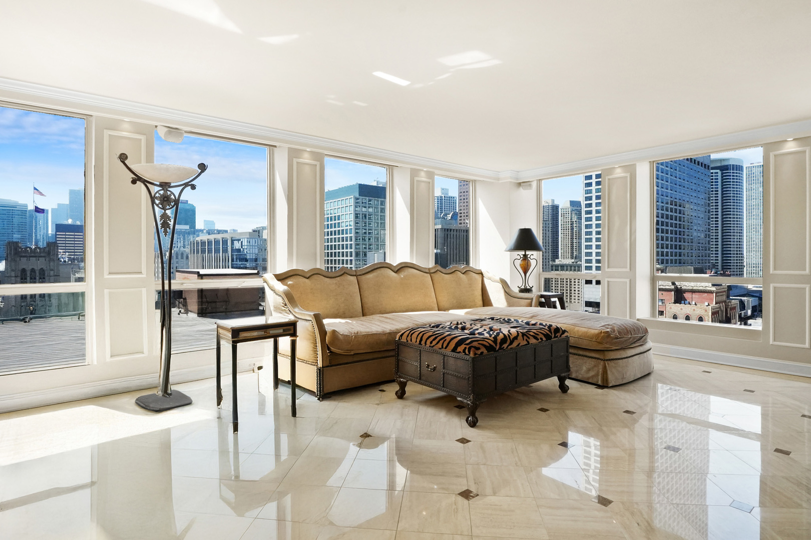 260 E CHESTNUT Street Unit: 3001